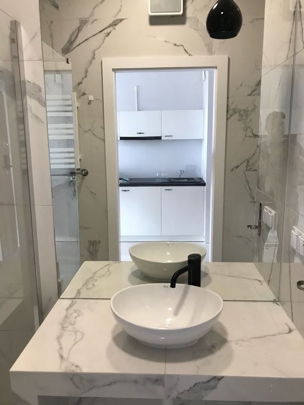 Elegancka łazienka marmurowa